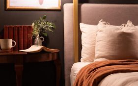 Charming Vintage Flat Near Newtown. 11Am Checkout.